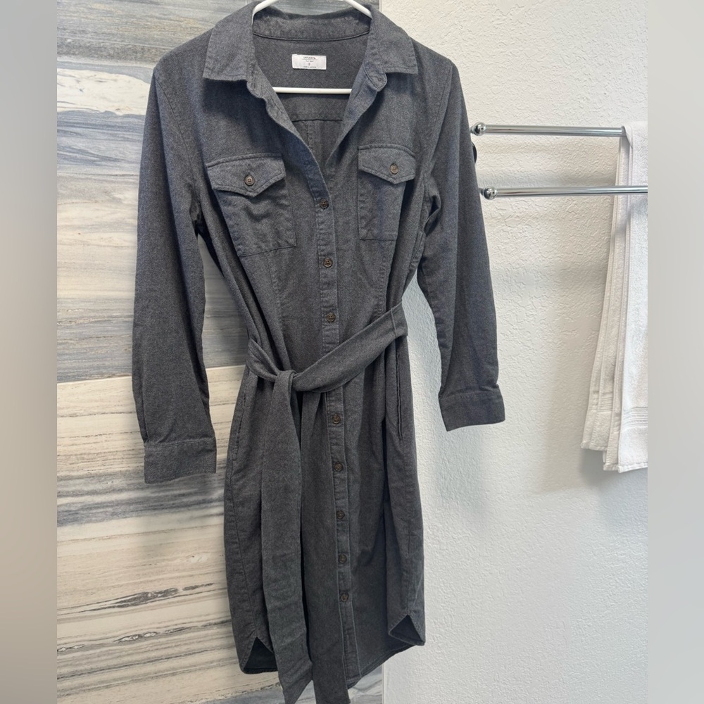 UNTUCK it Cotton (Flannel) Midi Colby shirtdress. With belt has pockets. Size 8 - Picture 4 of 11